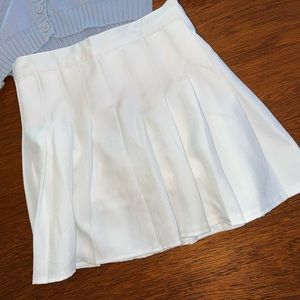 White pleated mini skirt